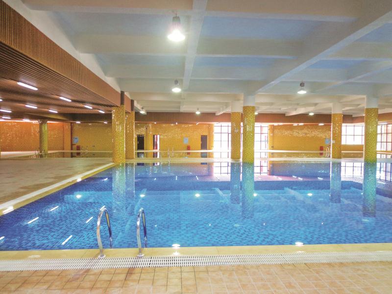 室內(nèi)游泳池通風除濕用什么更節(jié)能？
